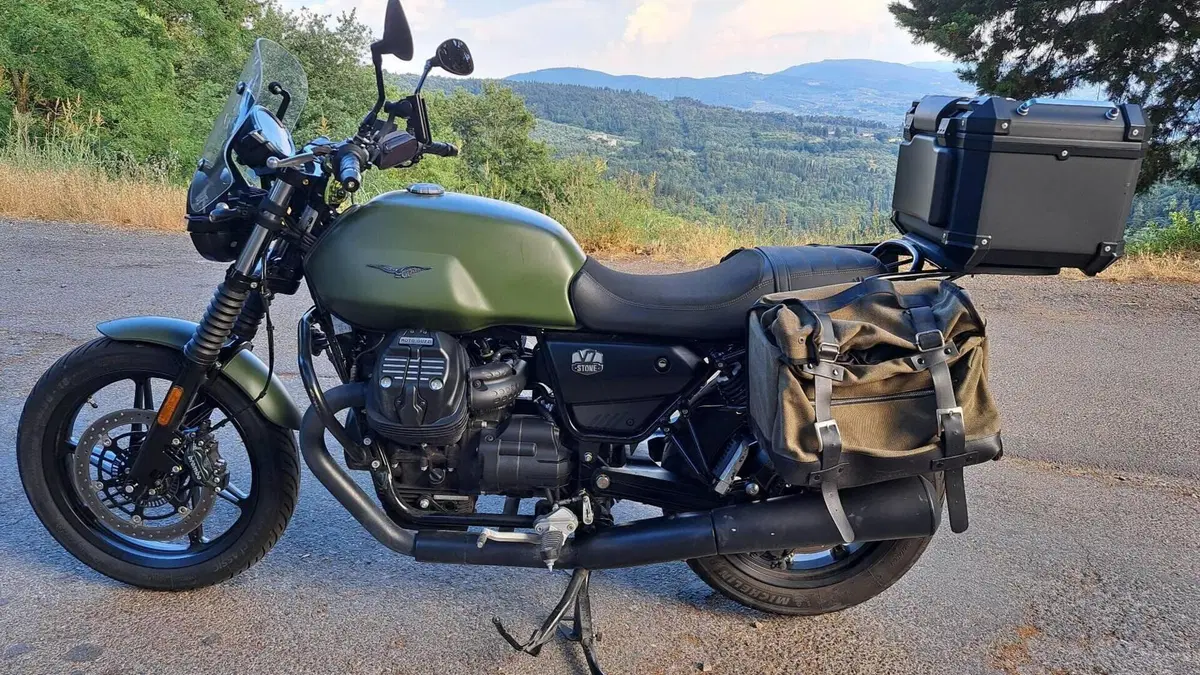 Moto Guzzi V7 Stone (2021 - 24) 