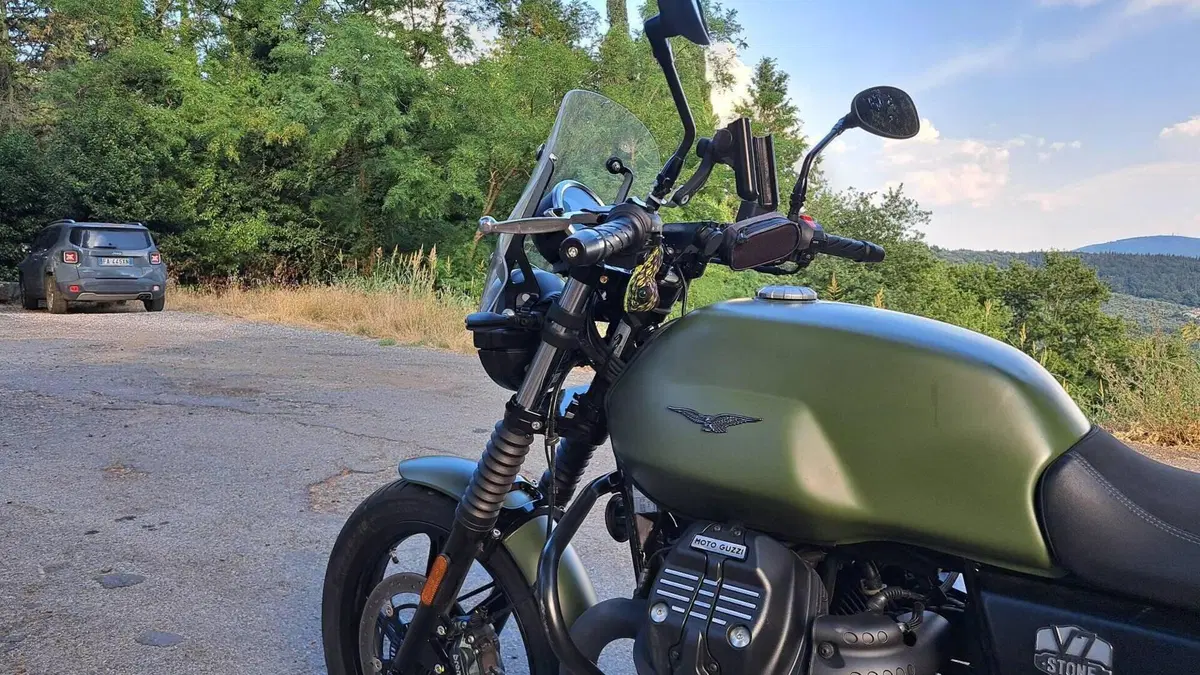 Moto Guzzi V7 Stone (2021 - 24)  (5)