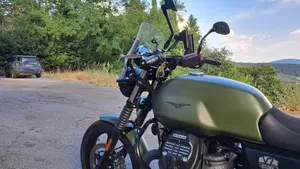 Moto Guzzi V7 Stone (2021 - 24)  (5)