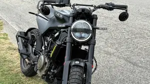 Husqvarna Svartpilen 401 (2021 - 23)  (5)