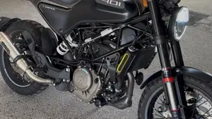 Husqvarna Svartpilen 401 (2021 - 23)  (9)