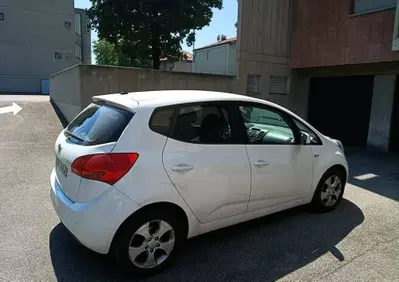 Kia Venga 1.4 CVVT LX Easy (4)
