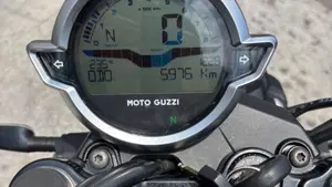 Moto Guzzi V7 Stone (2021 - 24) 