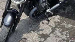 Moto Guzzi V7 Stone (2021 - 24)  (6)