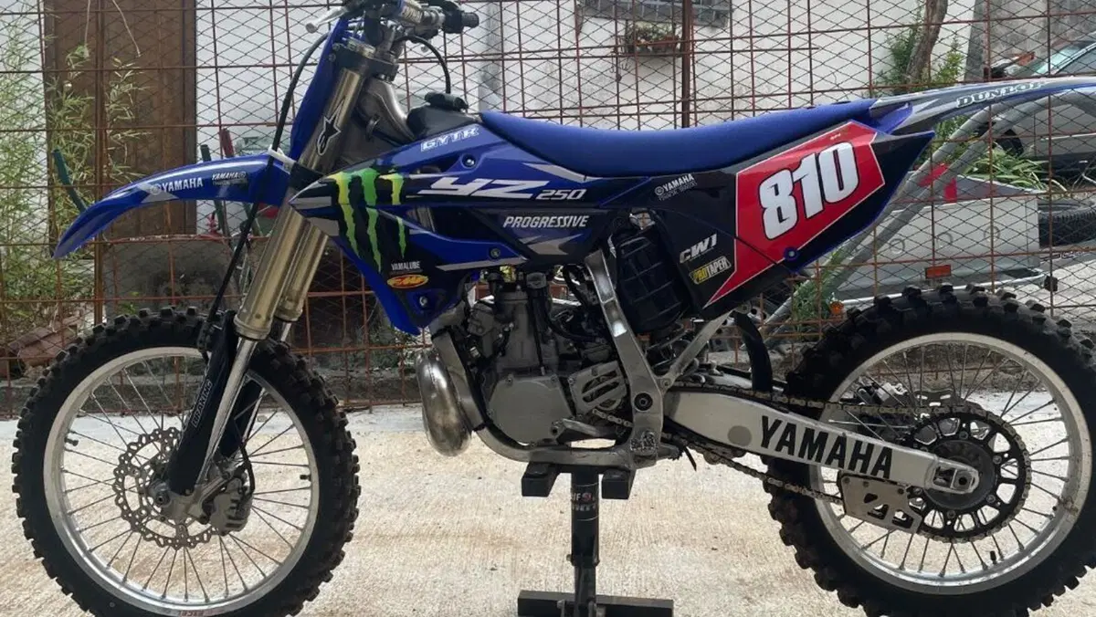 Yamaha YZ 250 (2005)  (2)