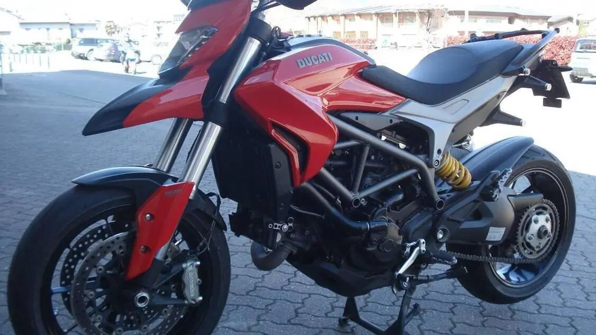 Ducati Hyperstrada 821 (2013 - 15)  (2)