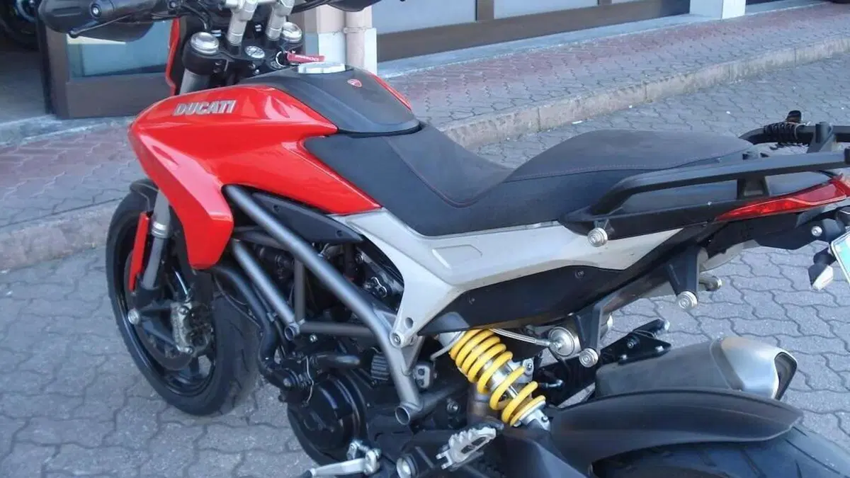 Ducati Hyperstrada 821 (2013 - 15)  (4)