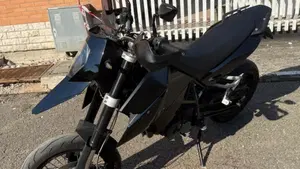 KTM 690 Supermoto  (5)