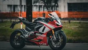 Ducati Panigale V2 Superquadro Final Edition (2024)  (3)