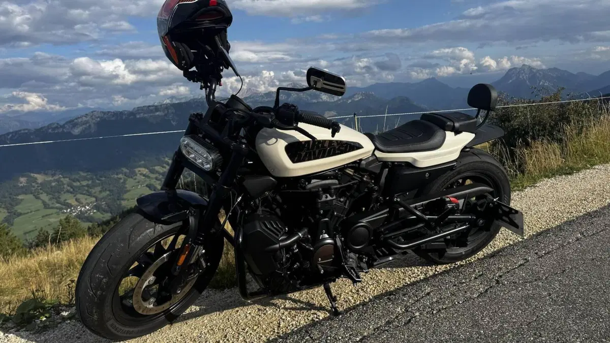 Harley-Davidson 1200 Custom (2018 - 20) - XL1200C  (2)