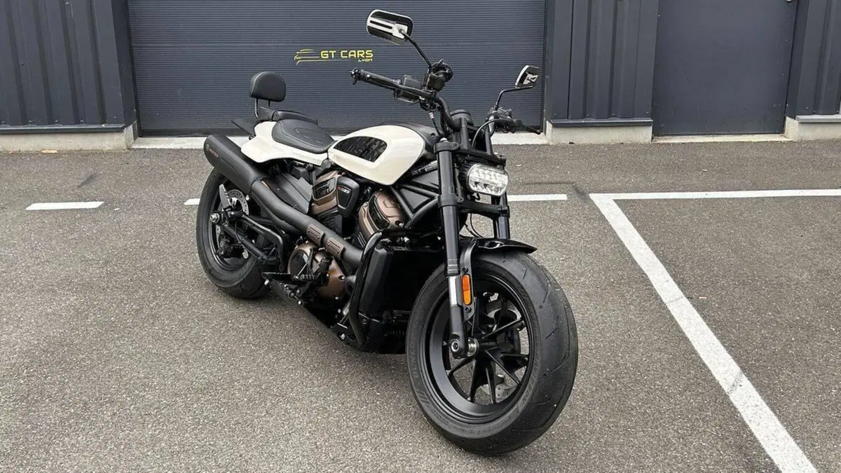 Harley-Davidson 1200 Custom (2018 - 20) - XL1200C  (3)