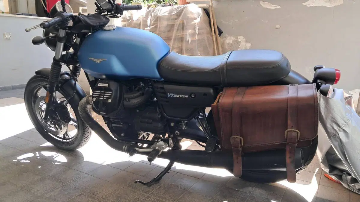 Moto Guzzi V7 III Stone (2017 - 20) 