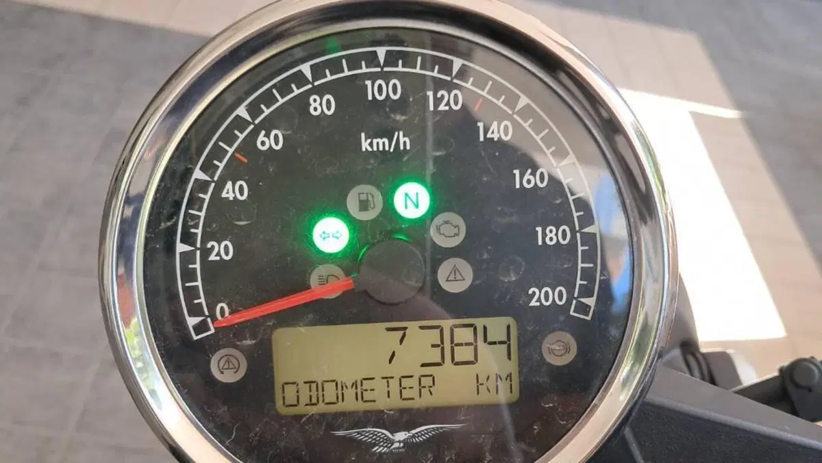 Moto Guzzi V7 III Stone (2017 - 20)  (3)