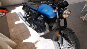 Moto Guzzi V7 III Stone (2017 - 20)  (5)