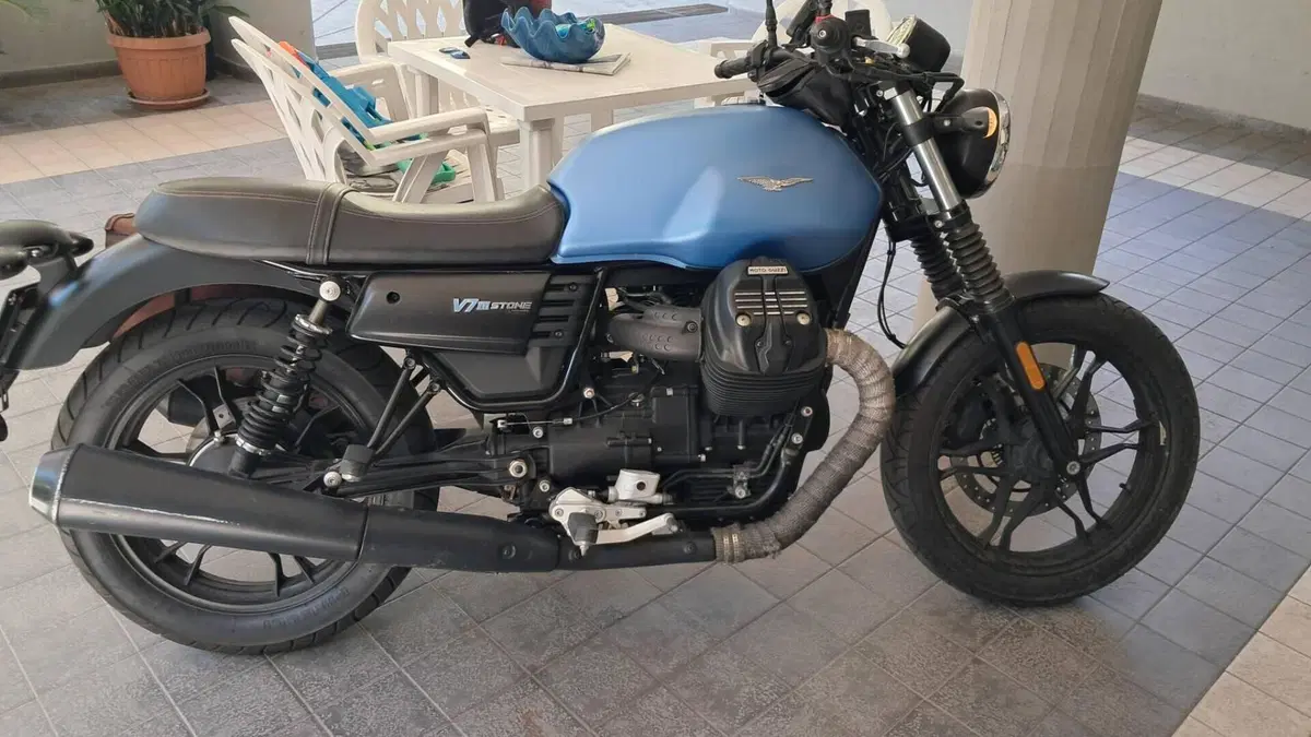 Moto Guzzi V7 III Stone (2017 - 20)  (6)