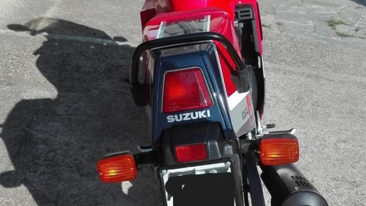 Suzuki   (4)