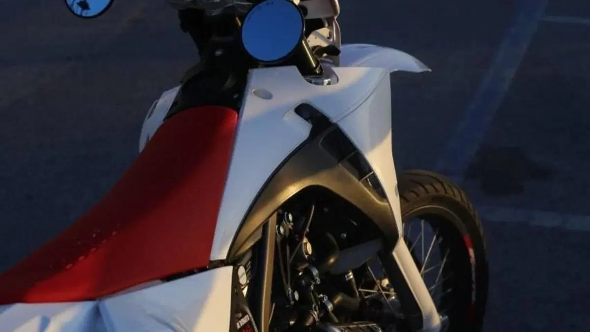 Fantic Motor XMF 125 Motard Performance 4T (2023 - 24)  (3)