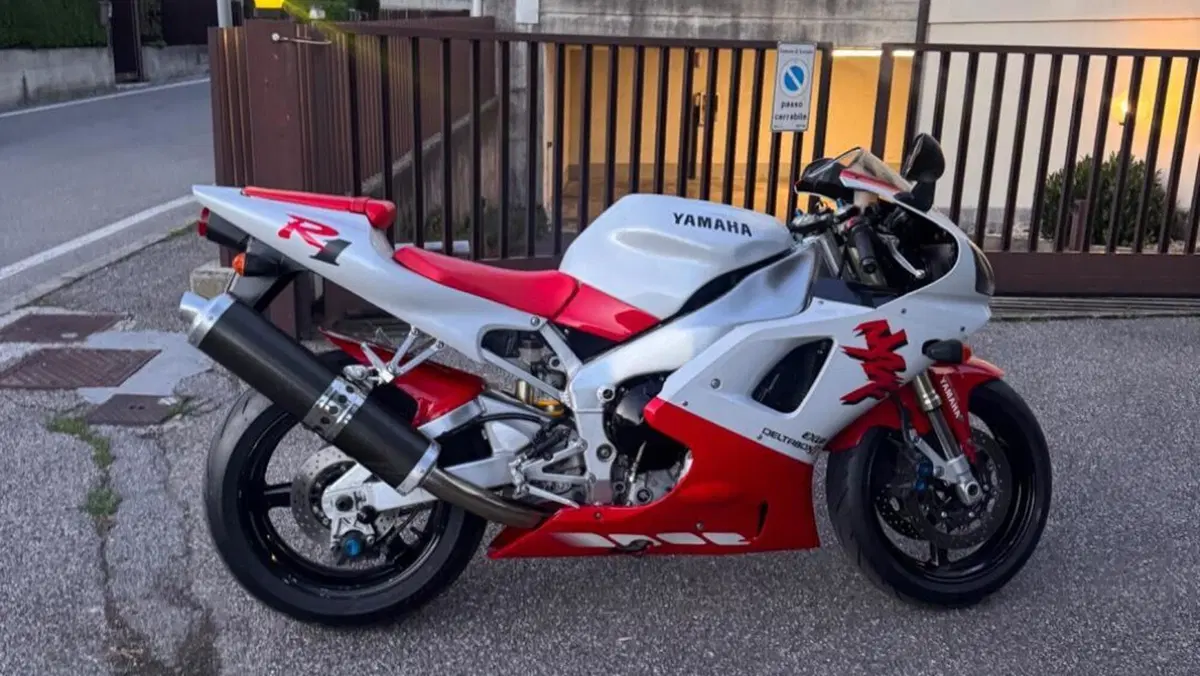 Yamaha YZF R1 (1998 - 99) 
