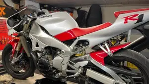 Yamaha YZF R1 (1998 - 99)  (5)