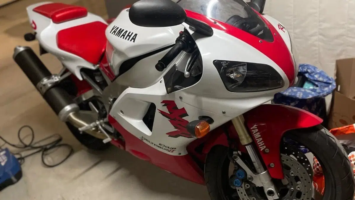Yamaha YZF R1 (1998 - 99)  (9)