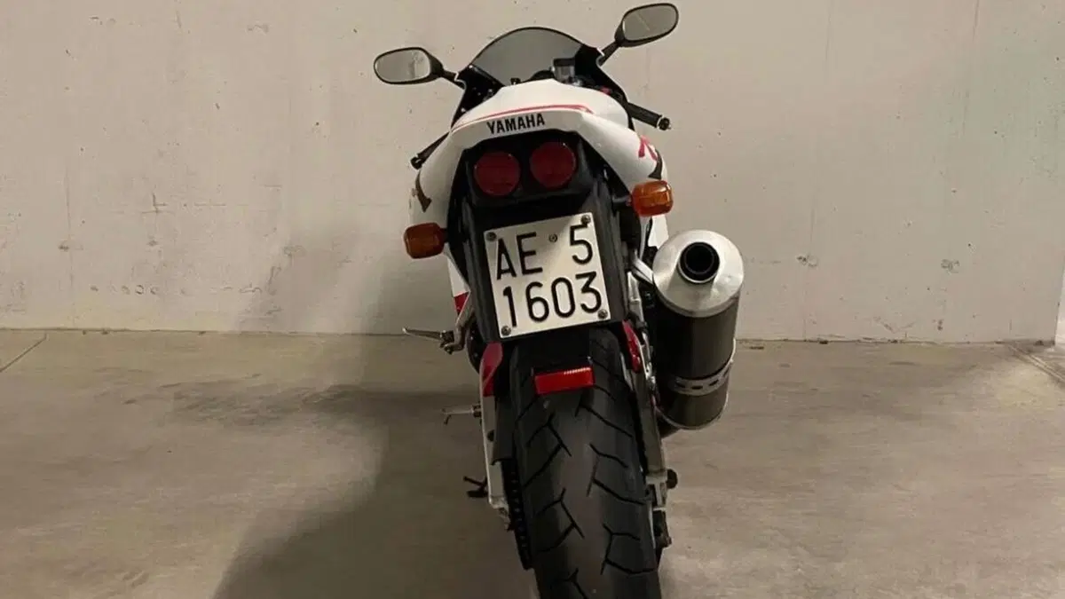 Yamaha YZF R1 (1998 - 99)  (11)