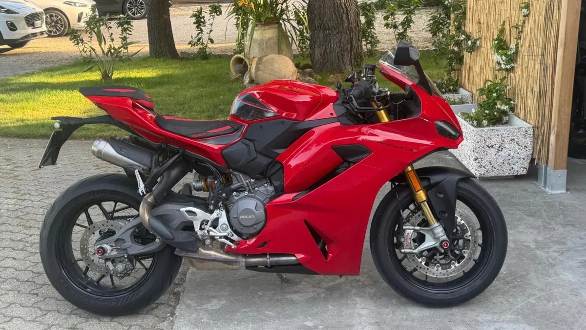 Ducati Panigale V2 S (2025 - 26)  (2)