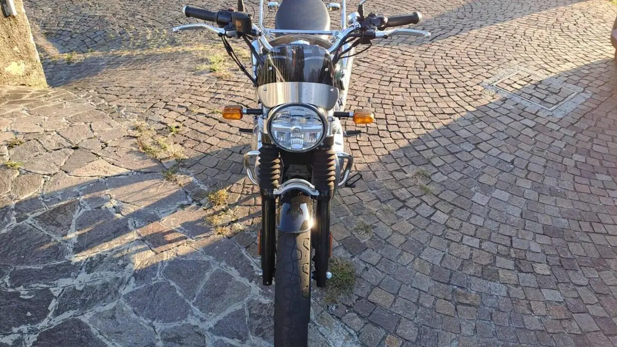 Royal Enfield Interceptor 650 (2021 - 26)  (2)