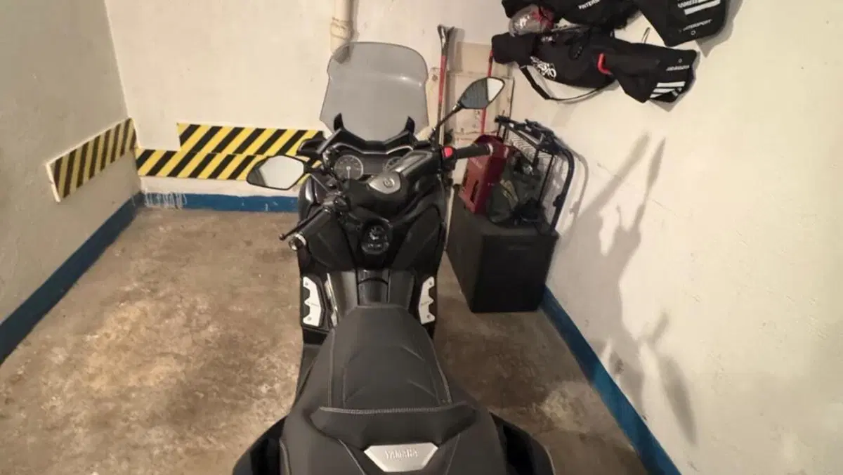 Yamaha X-Max 300 Tech Max (2021 - 24)  (2)