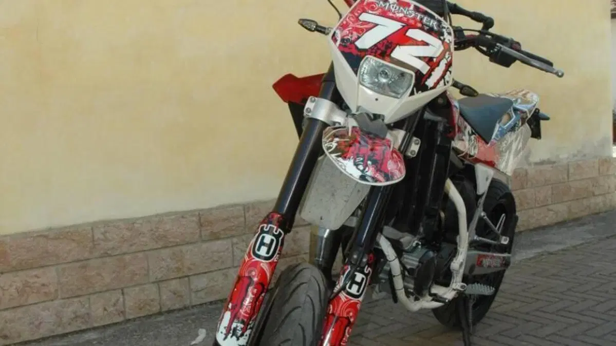 Husqvarna SM 125 (2010 - 12)  (6)