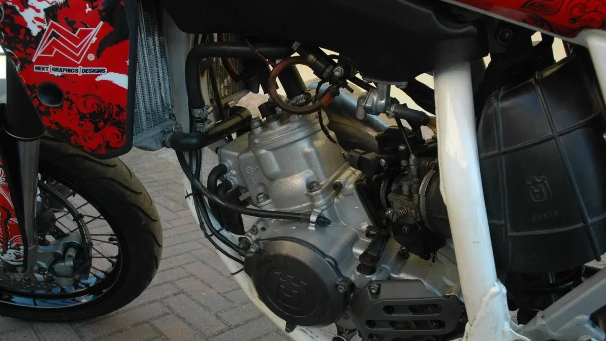 Husqvarna SM 125 (2010 - 12)  (2)