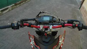 Husqvarna SM 125 (2010 - 12)  (7)