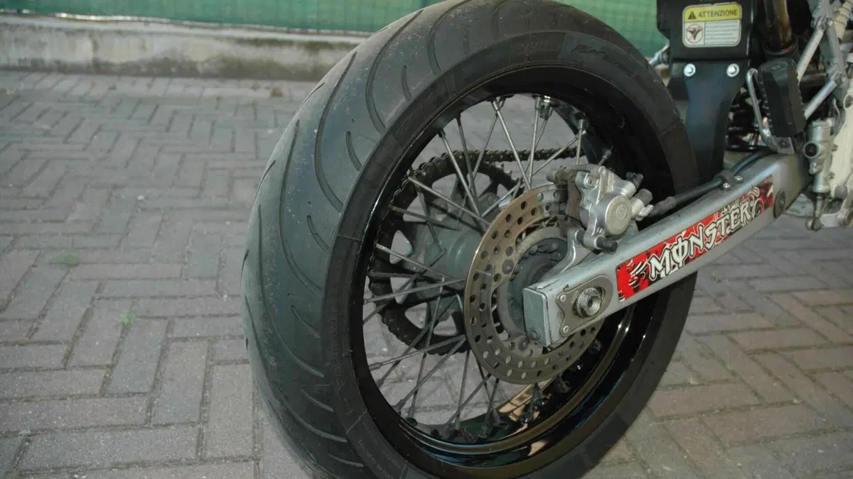 Husqvarna SM 125 (2010 - 12)  (4)