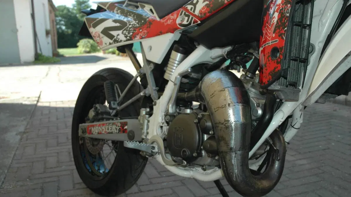 Husqvarna SM 125 (2010 - 12)  (3)