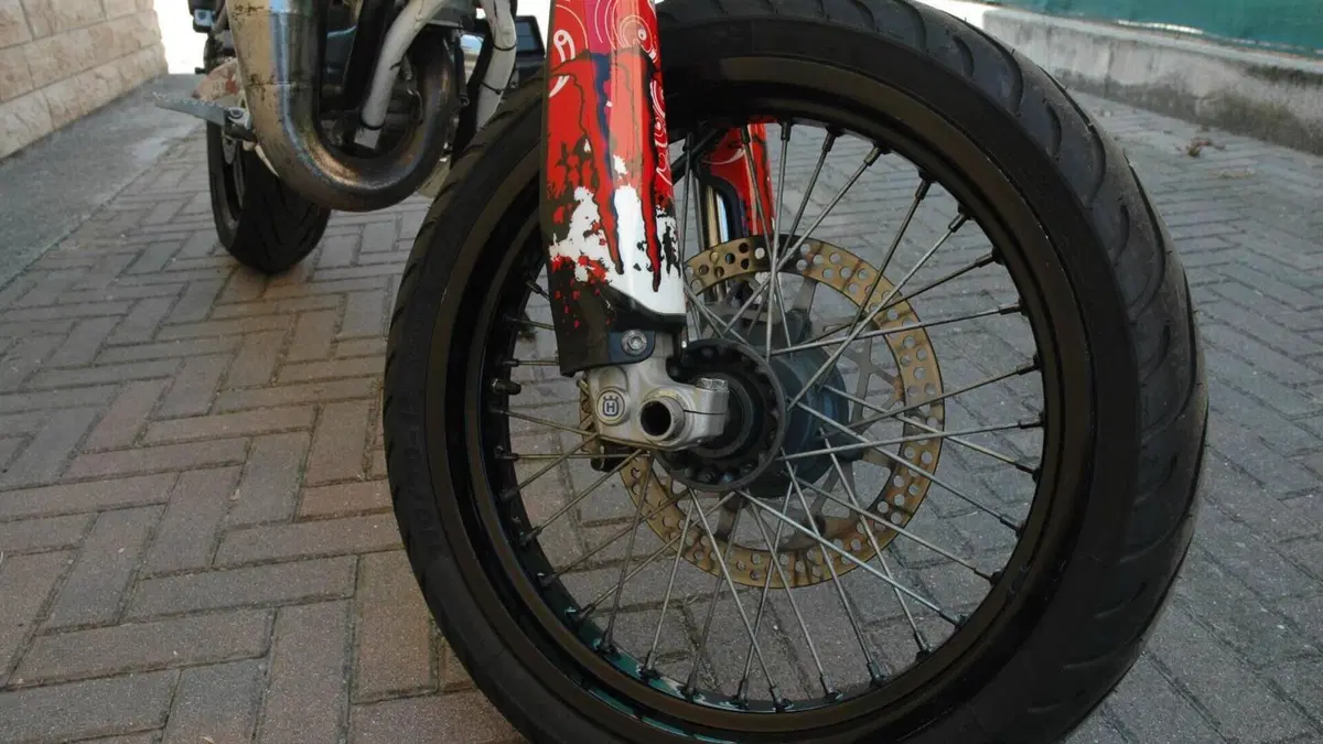 Husqvarna SM 125 (2010 - 12)  (5)