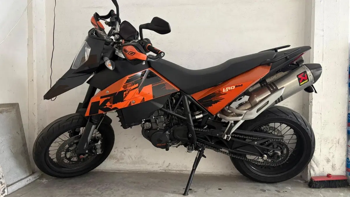 KTM 690 Supermoto 