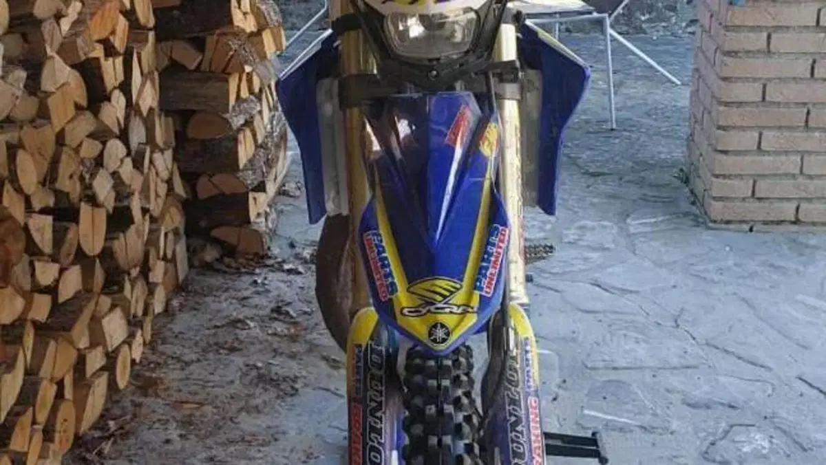Yamaha YZ 125 (2015)  (2)