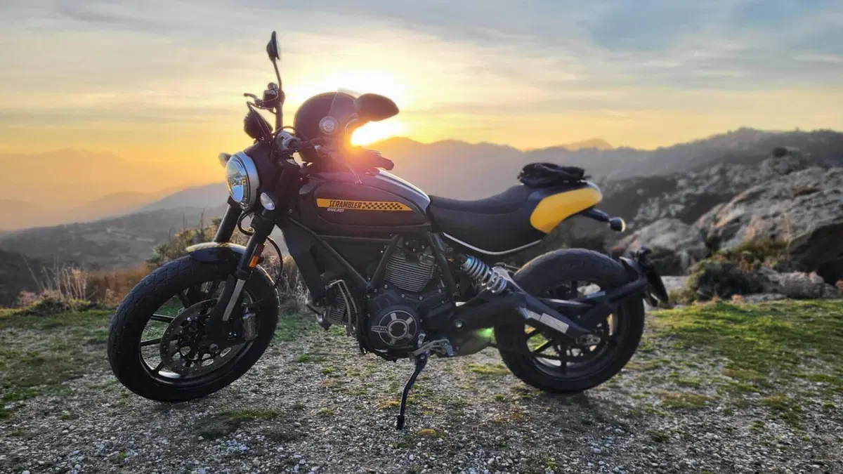 Ducati Scrambler 800 Full Throttle (2017 - 21)  (2)