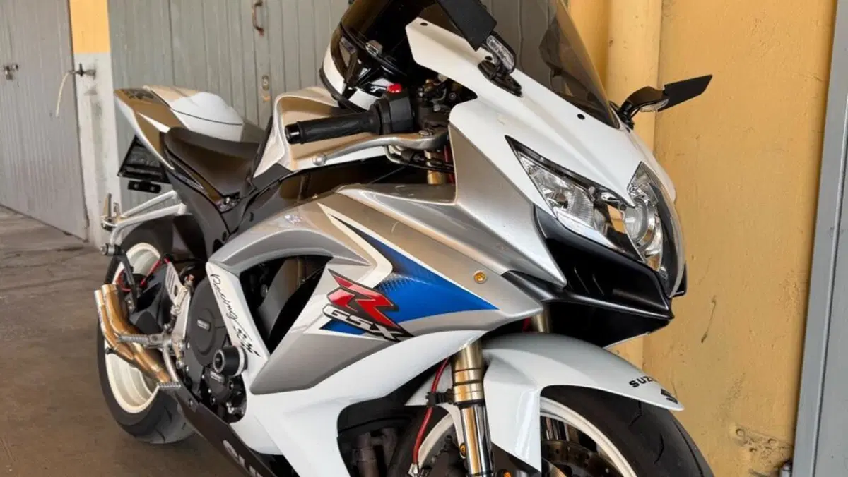 Suzuki GSR 600 (2006 - 11)  (2)