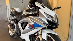Suzuki GSR 600 (2006 - 11)  (2)