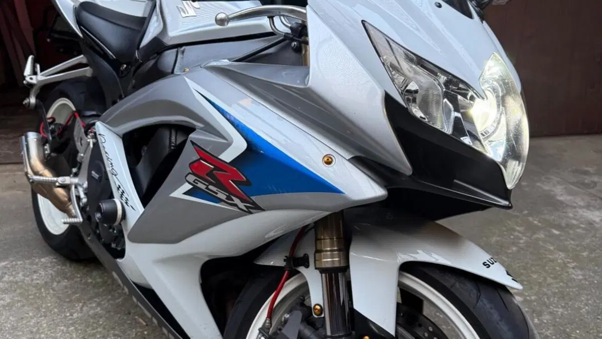Suzuki GSR 600 (2006 - 11)  (7)