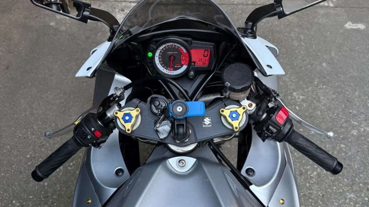 Suzuki GSR 600 (2006 - 11)  (9)