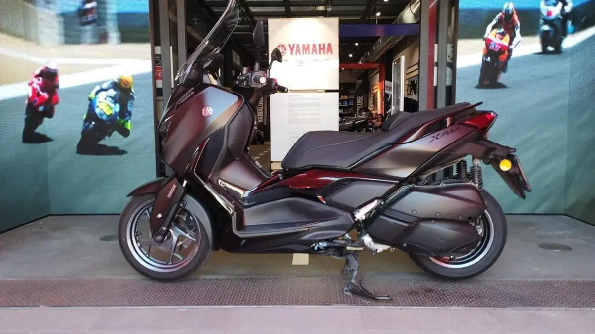 Yamaha X-Max 300 Tech Max (2025 - 26)  (2)