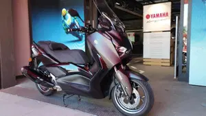Yamaha X-Max 300 Tech Max (2025 - 26)  (4)
