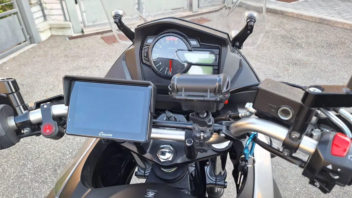 Suzuki V-Strom 650XT (2021 - 25)  (4)