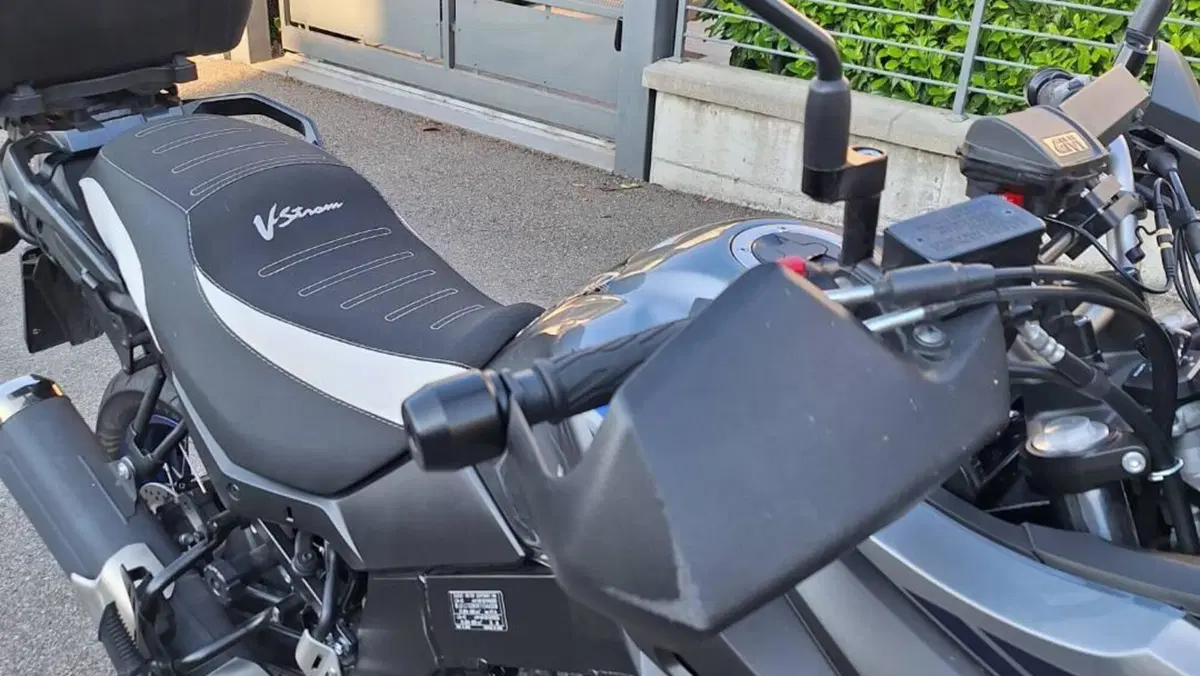 Suzuki V-Strom 650XT (2021 - 25)  (6)