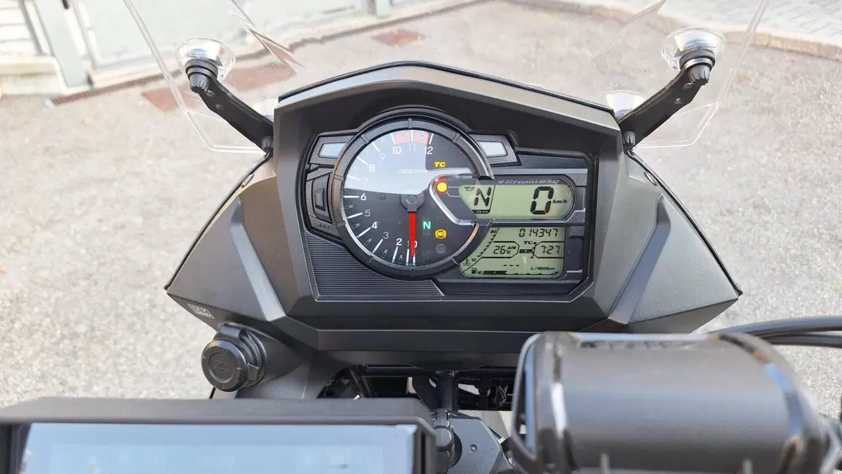 Suzuki V-Strom 650XT (2021 - 25)  (17)