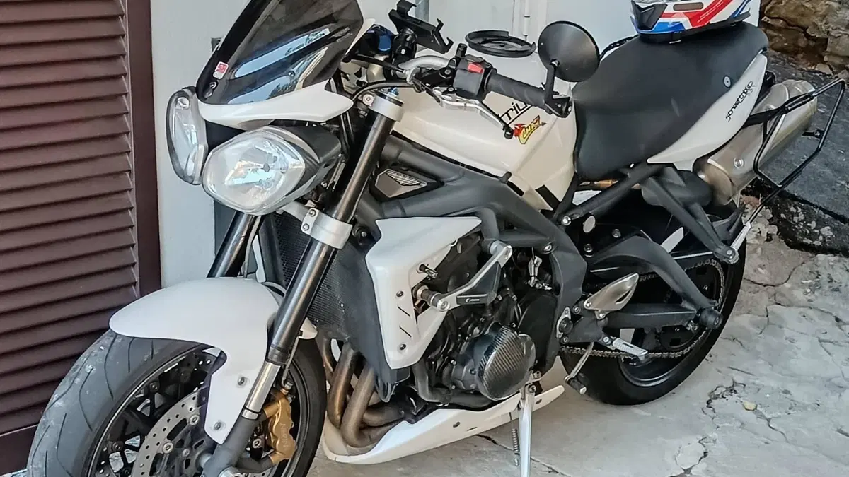 Triumph Street Triple R (2009 - 12) 