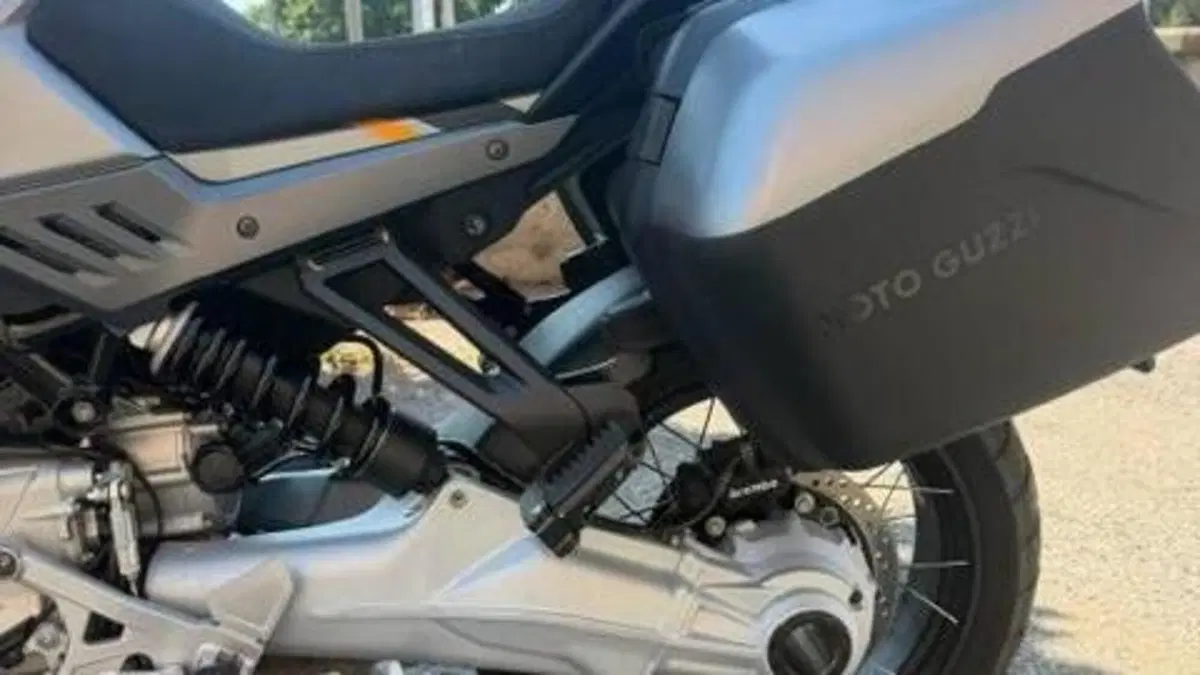 Moto Guzzi Stelvio (2024 - 26)  (15)