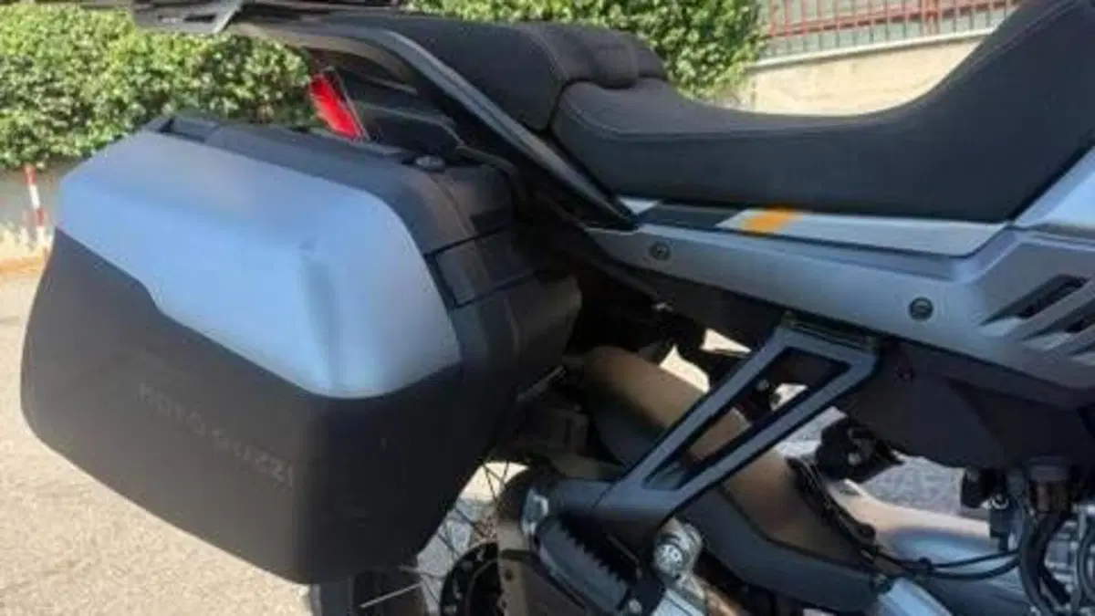 Moto Guzzi Stelvio (2024 - 26)  (17)