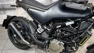 Husqvarna Svartpilen 125 (2024 - 26)  (4)